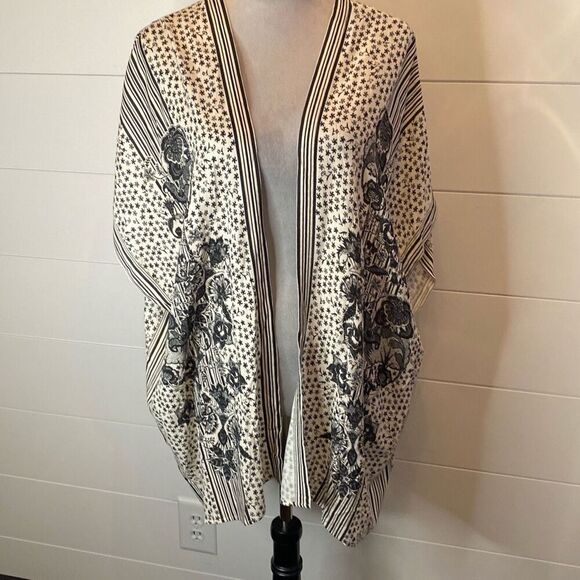 Max Studio Black & Cream Floral Kimono Size X-Small - Picture 1 of 10